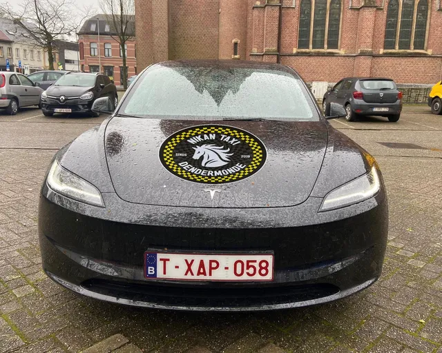 Nikan Taxi Services - Tesla Model 3, luxe en milieuvriendelijk vervoer