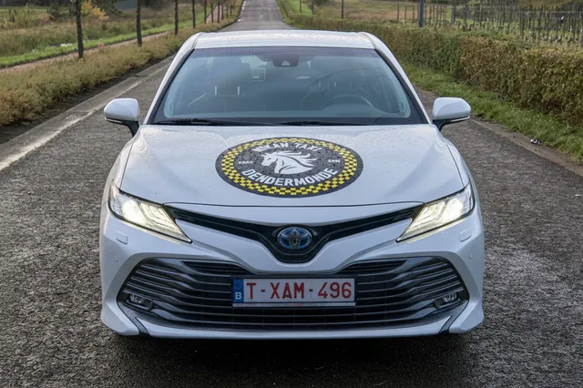 Nikan Taxi Services - Toyota, ruime en comfortabele taxi